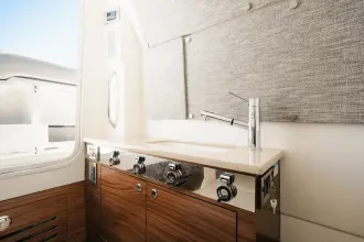 Thumbnail von Boston Whaler 360 Outrage