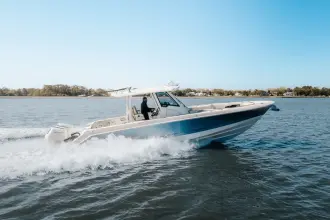 Thumbnail von Boston Whaler 360 Outrage