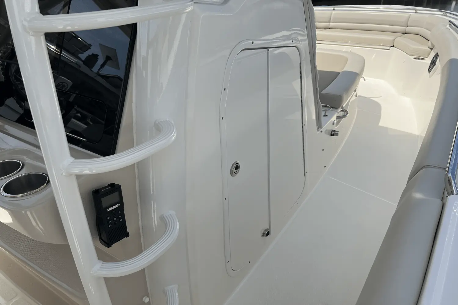 Thumbnail von Boston Whaler 330 Outrage