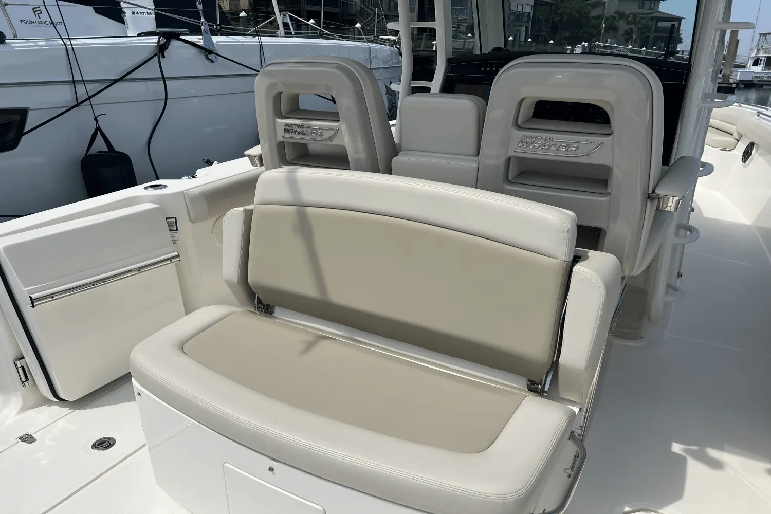 Thumbnail von Boston Whaler 330 Outrage
