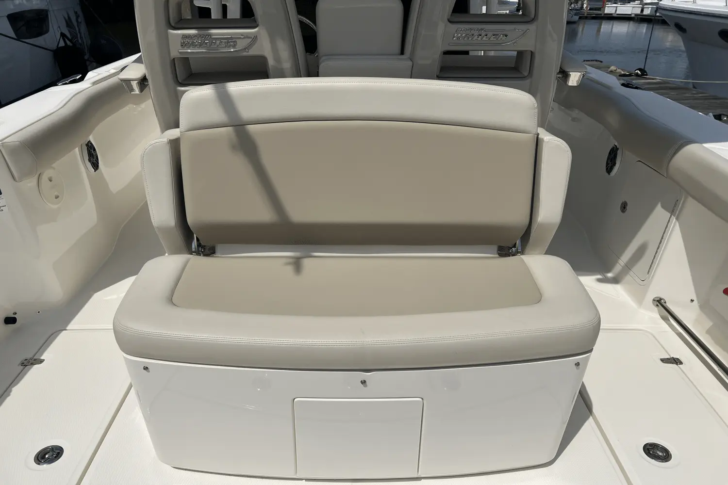 Thumbnail von Boston Whaler 330 Outrage