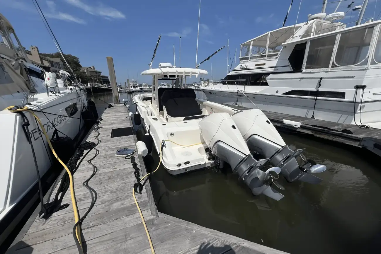 Thumbnail von Boston Whaler 330 Outrage