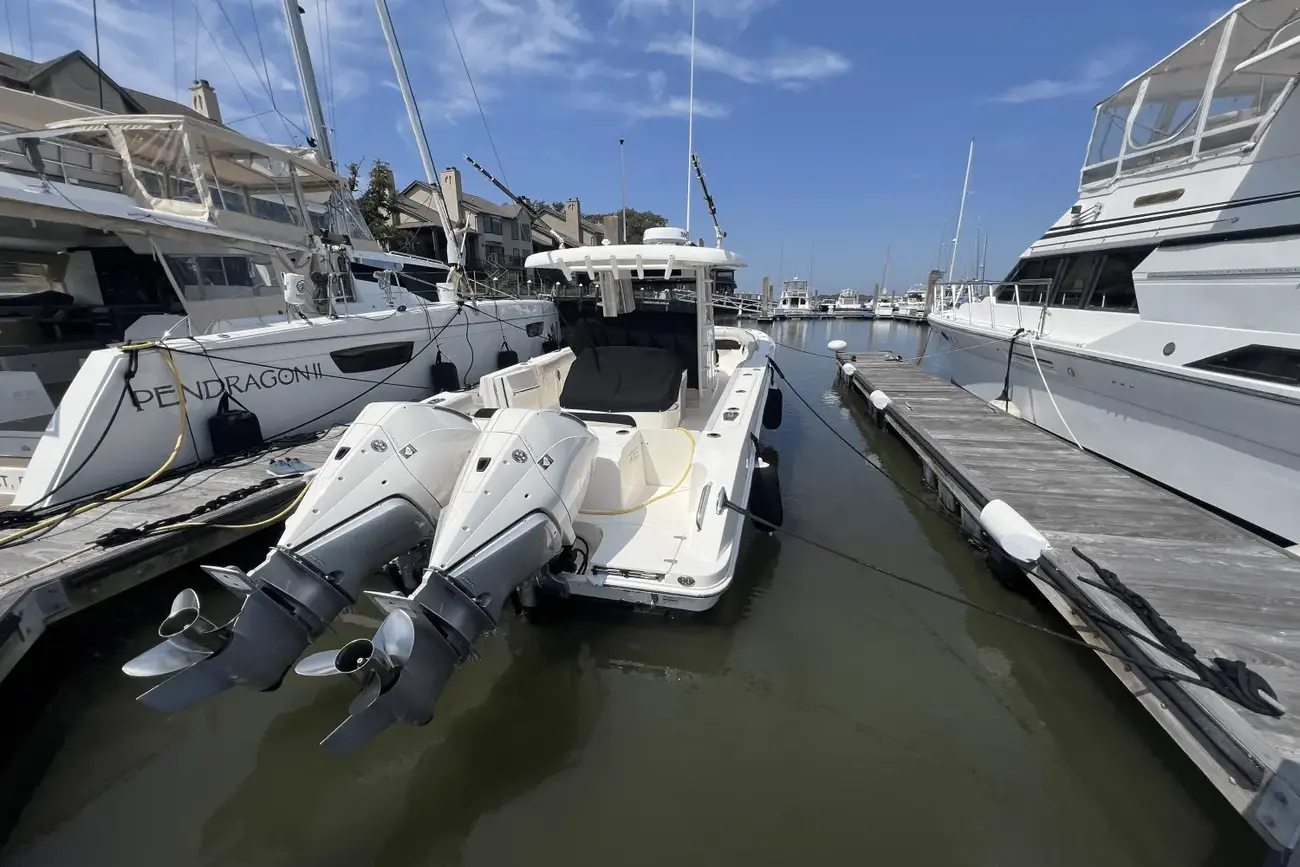 Thumbnail von Boston Whaler 330 Outrage