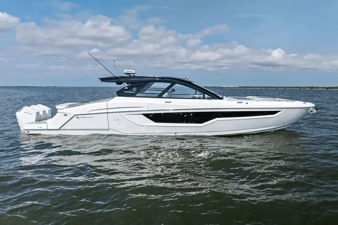 Cruisers Yachts 50 GLS OB