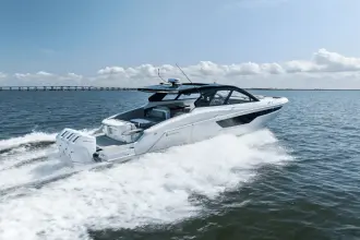 Thumbnail von Cruisers Yachts 50 GLS OB