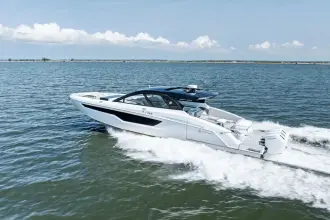 Thumbnail von Cruisers Yachts 50 GLS OB