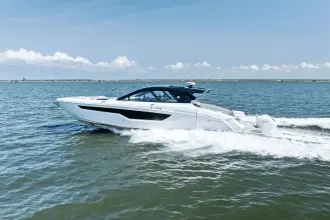 Thumbnail von Cruisers Yachts 50 GLS OB