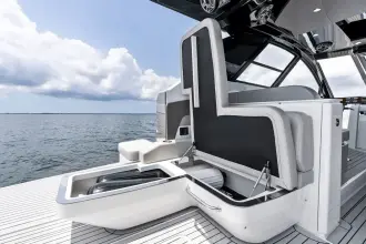 Thumbnail von Cruisers Yachts 50 GLS OB