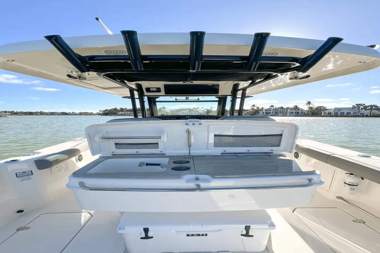 Thumbnail von Boston Whaler 330 Outrage