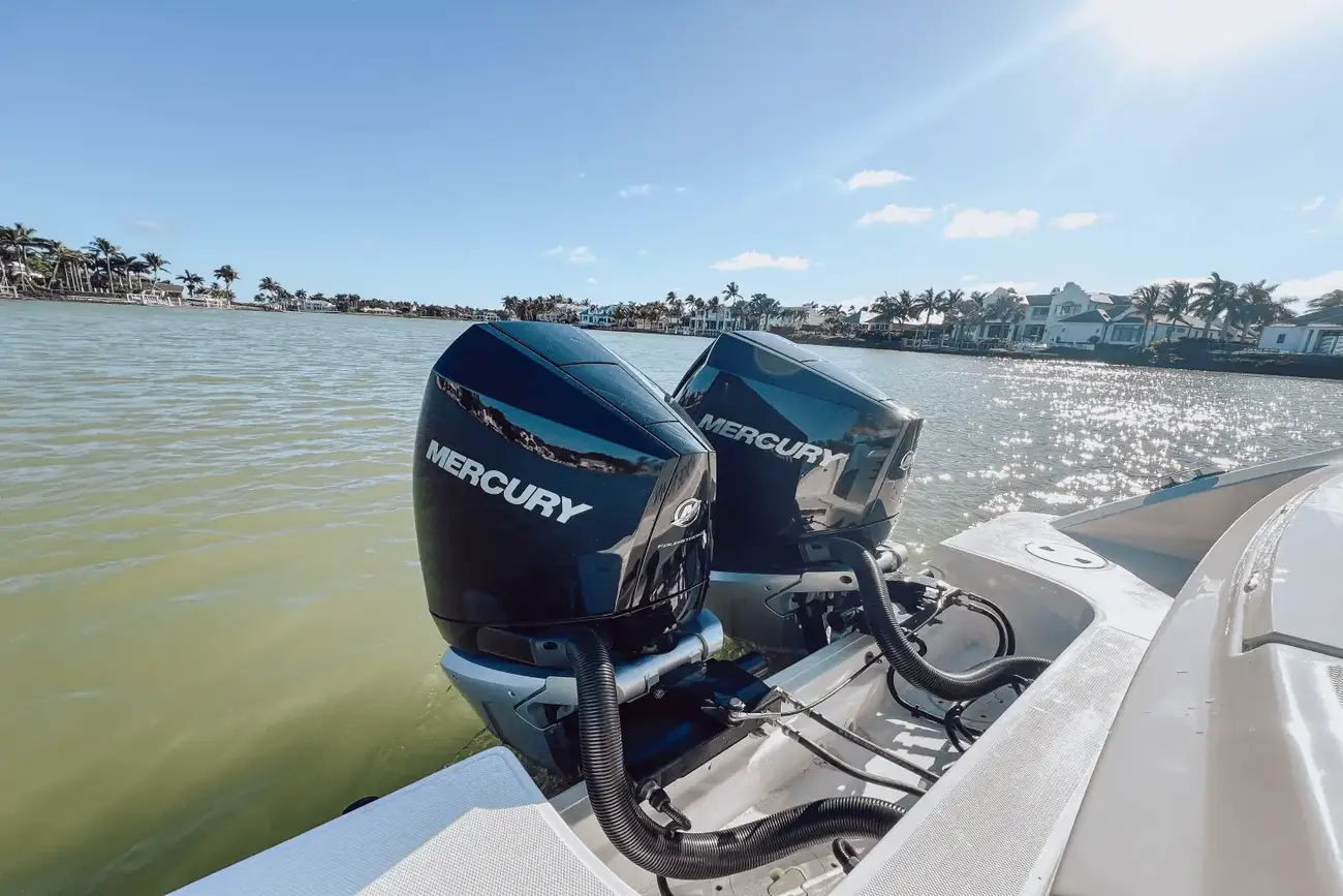 Thumbnail von Boston Whaler 330 Outrage