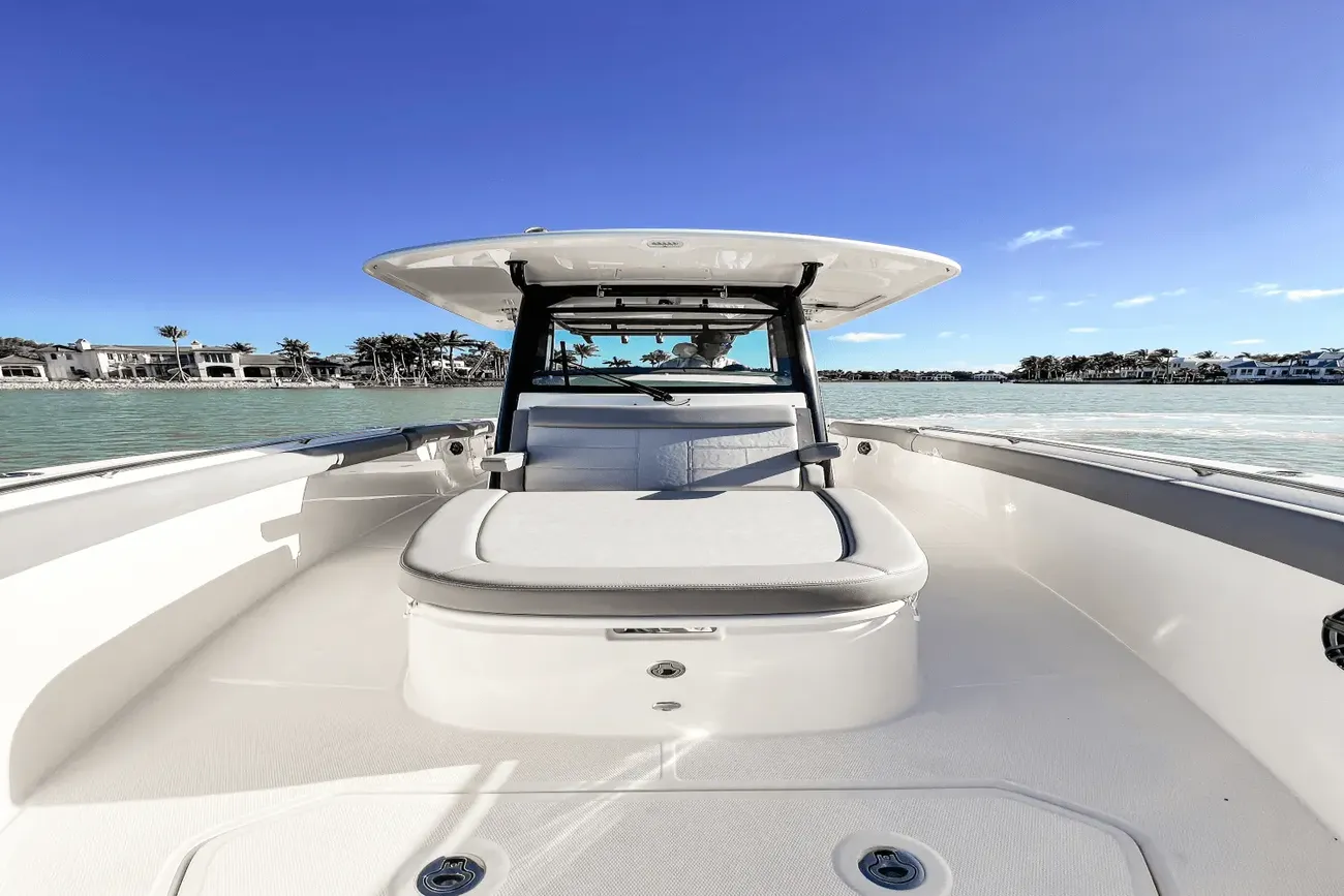 Thumbnail von Boston Whaler 330 Outrage
