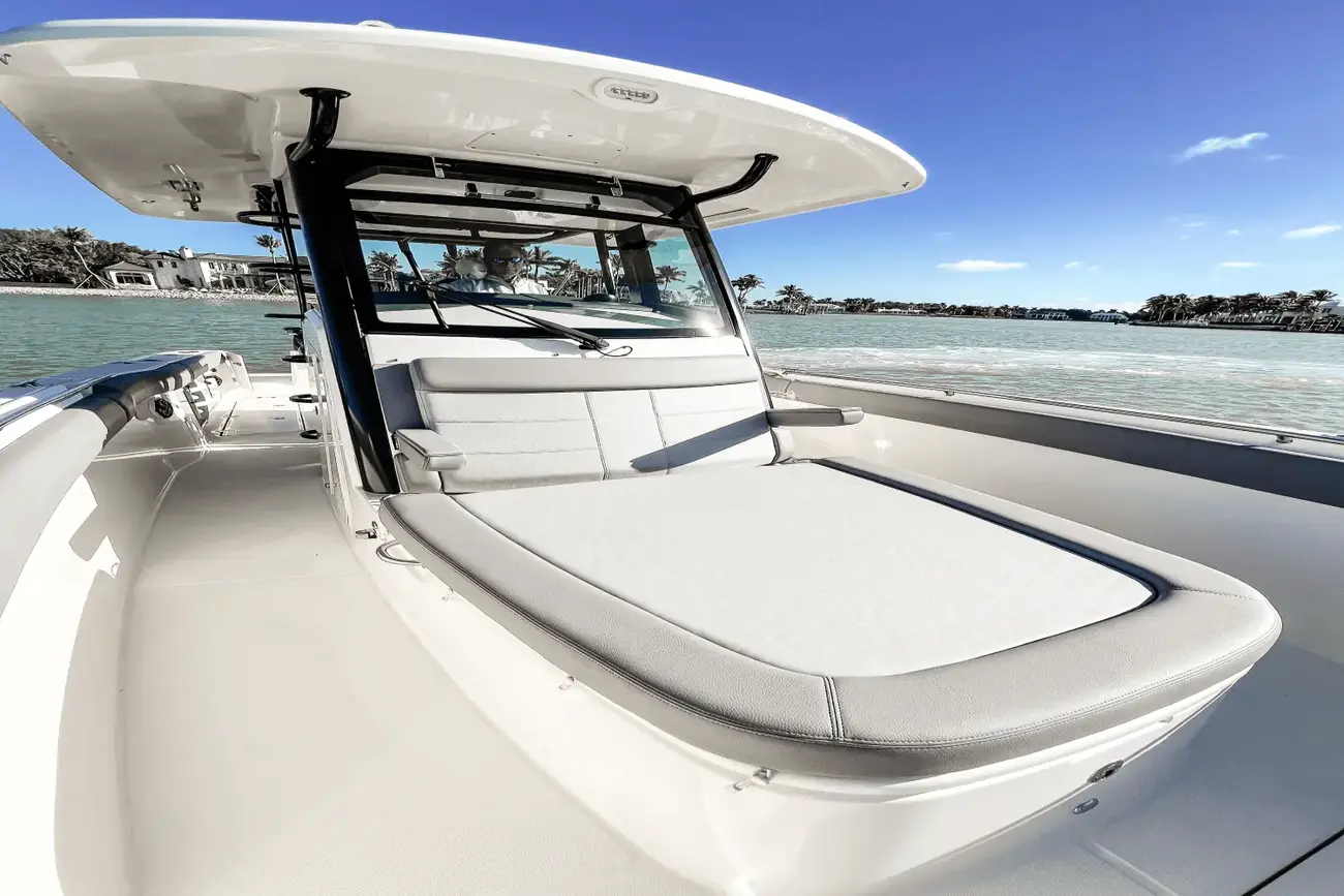 Thumbnail von Boston Whaler 330 Outrage