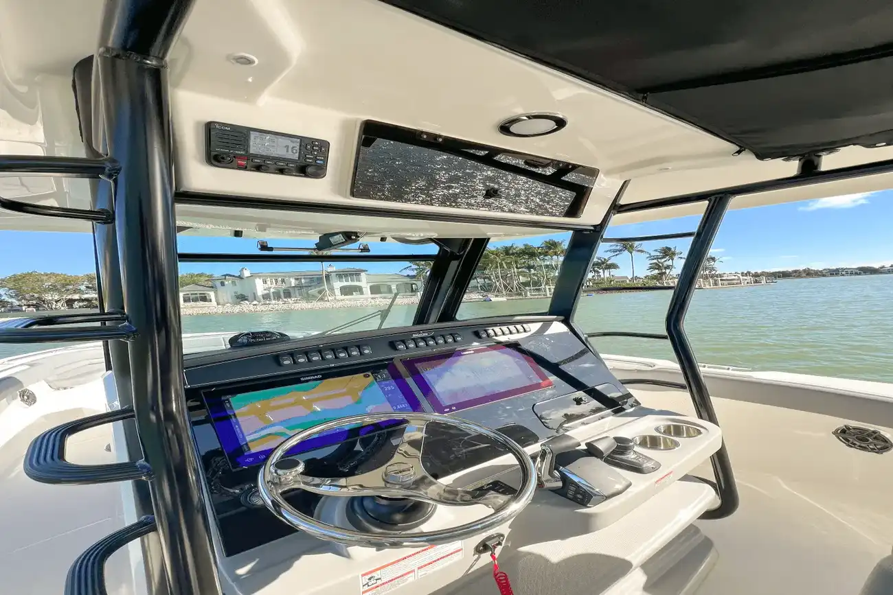 Thumbnail von Boston Whaler 330 Outrage
