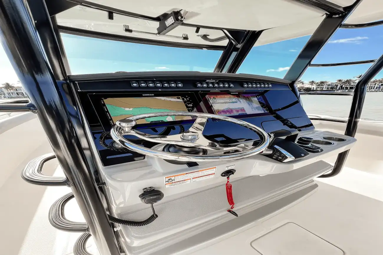 Thumbnail von Boston Whaler 330 Outrage