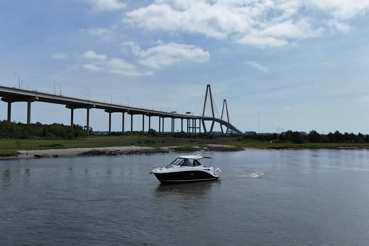 Sea Ray 320 Sundancer Outboard