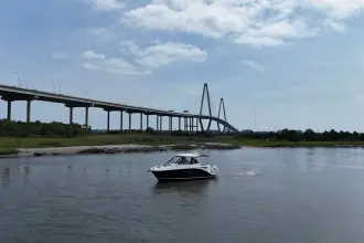 Sea Ray 320 Sundancer Outboard