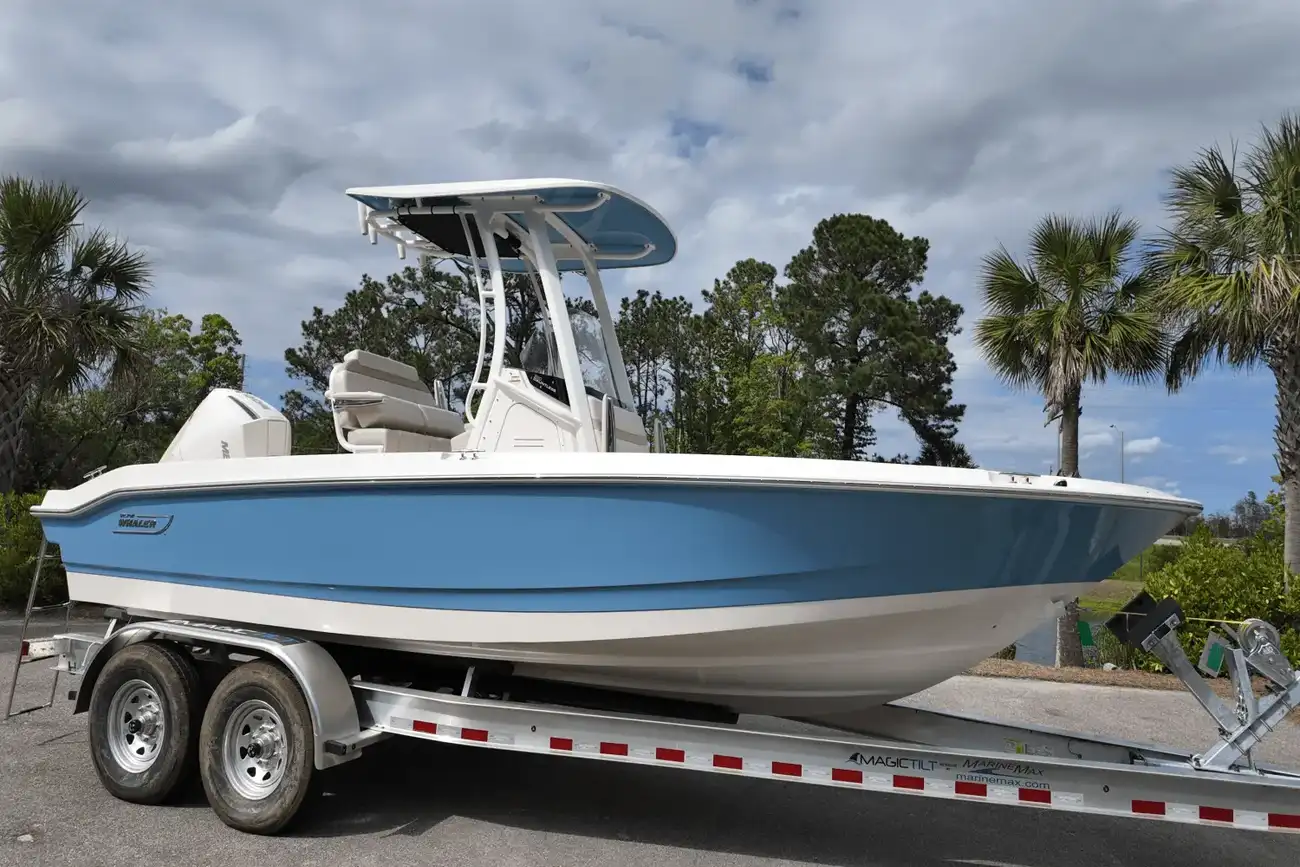 Boston Whaler 220 Dauntless