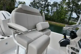 Thumbnail von Boston Whaler 220 Dauntless