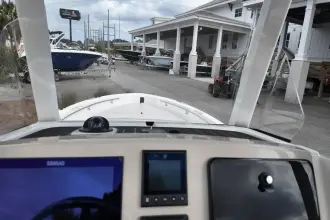 Thumbnail von Boston Whaler 220 Dauntless