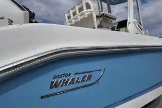 Thumbnail von Boston Whaler 220 Dauntless