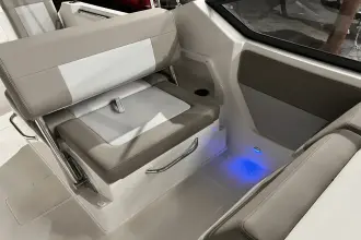 Thumbnail von Boston Whaler 210 Vantage