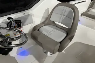 Thumbnail von Boston Whaler 210 Vantage