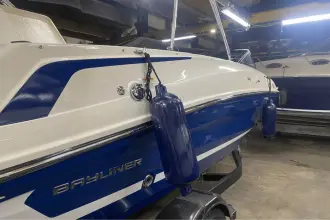 Thumbnail von Bayliner VR5