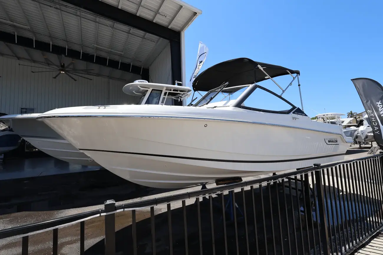 Boston Whaler 210 Vantage