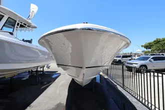 Thumbnail von Boston Whaler 210 Vantage