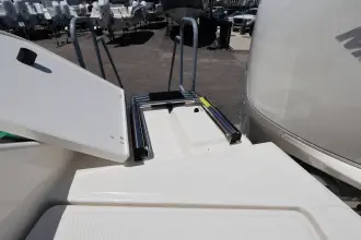 Thumbnail von Boston Whaler 210 Vantage