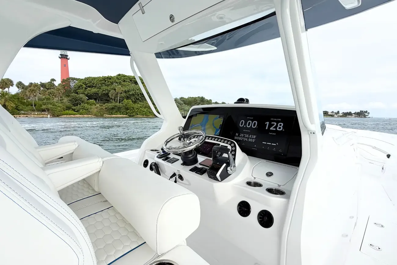 Thumbnail von Intrepid 41 Panacea