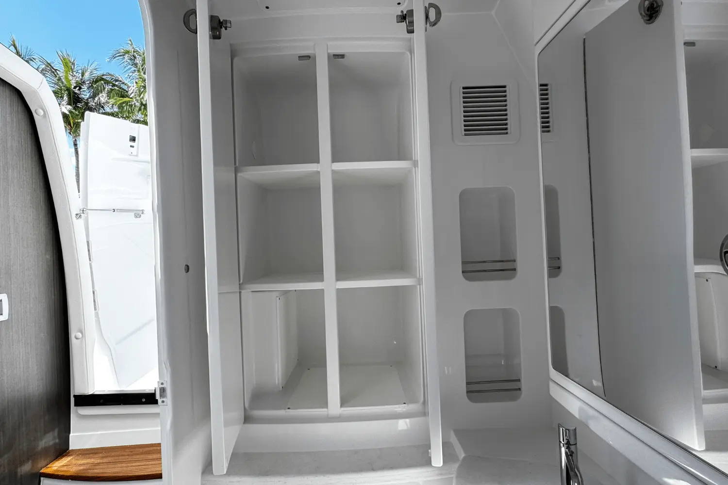 Thumbnail von Intrepid 41 Panacea