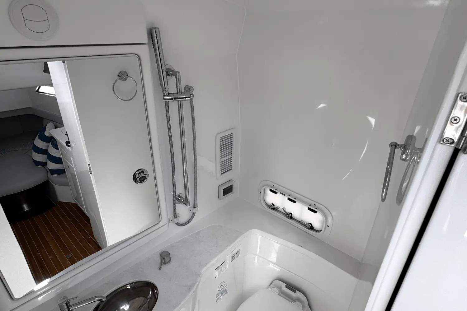 Thumbnail von Intrepid 41 Panacea