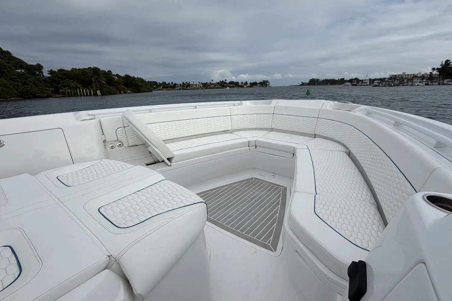 Thumbnail von Intrepid 41 Panacea