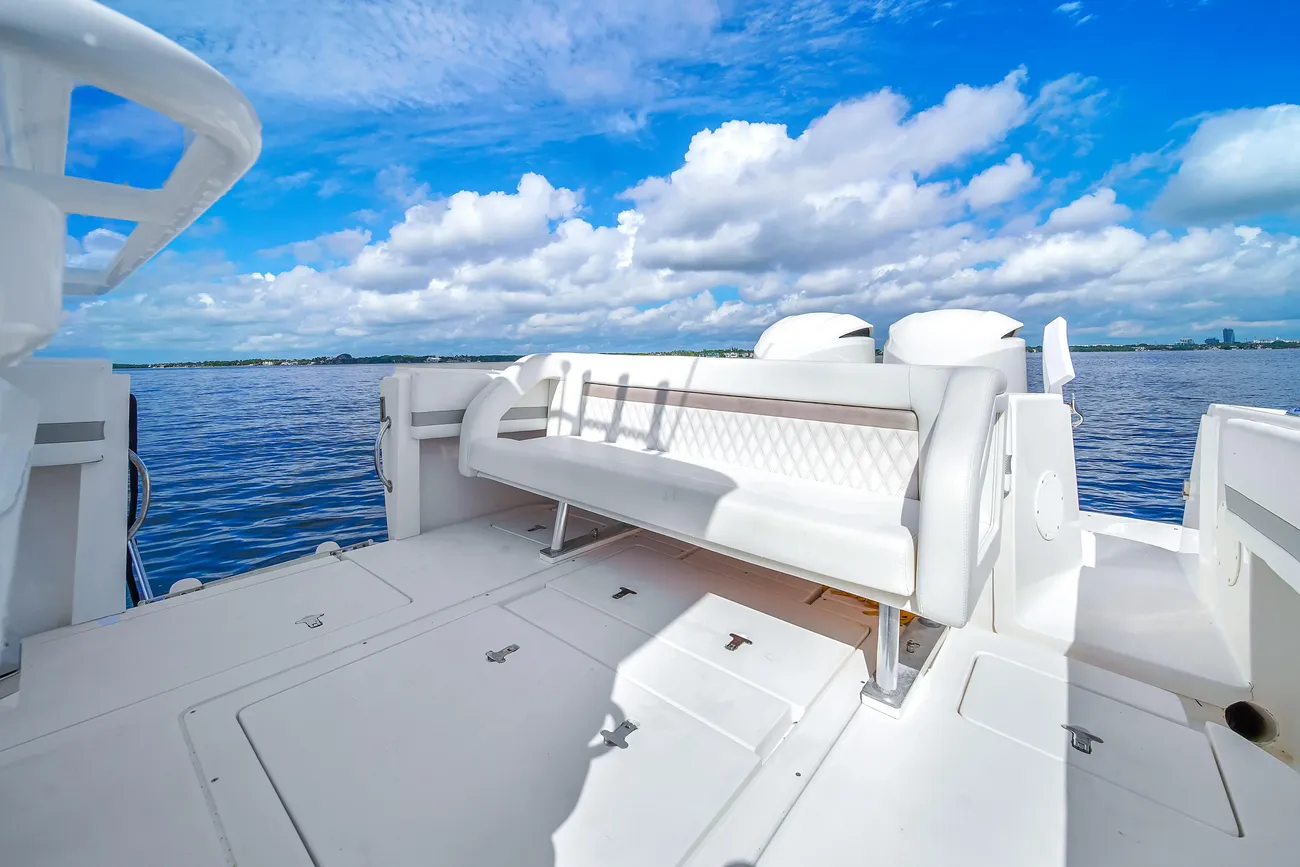 Thumbnail von Intrepid 327 CC Our Season