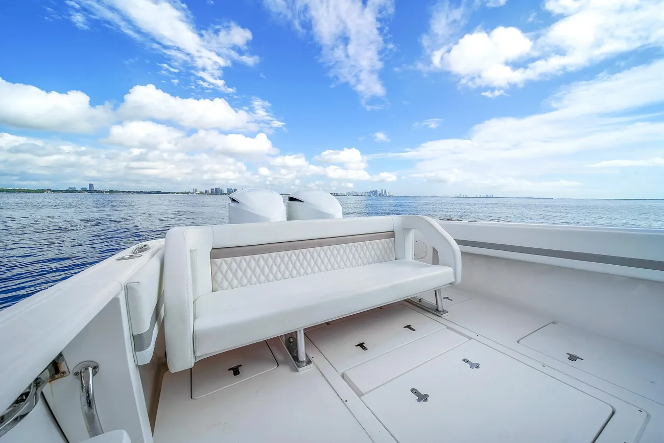 Thumbnail von Intrepid 327 CC Our Season