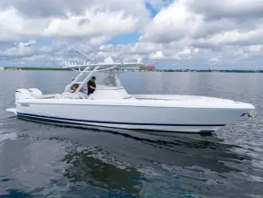 Thumbnail von Intrepid 327 CC Our Season