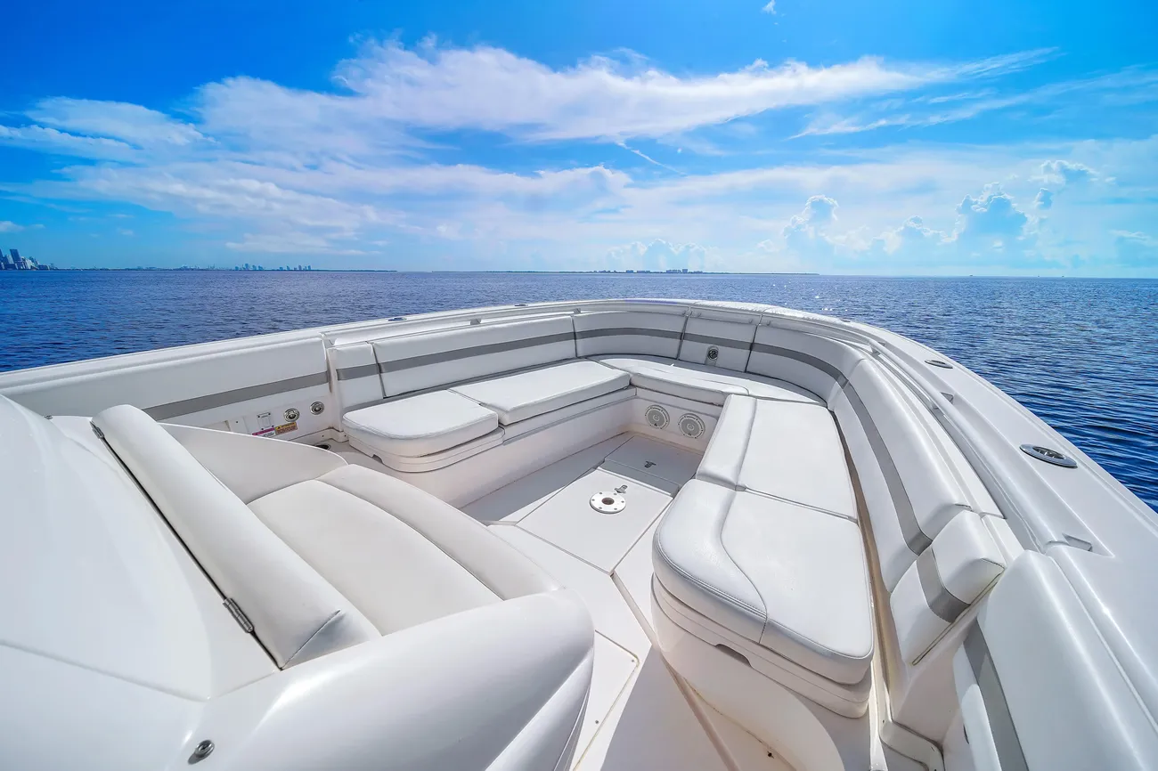 Thumbnail von Intrepid 327 CC Our Season