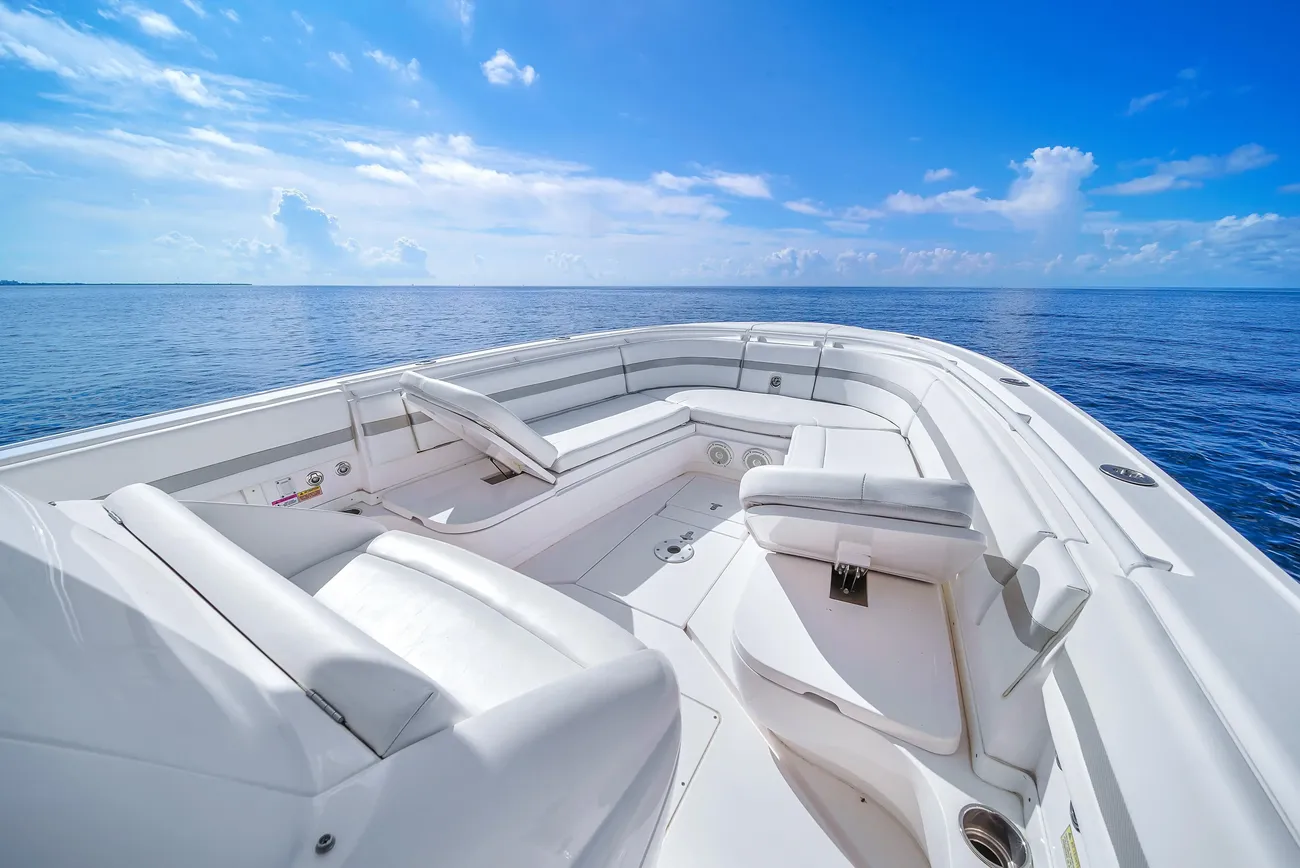 Thumbnail von Intrepid 327 CC Our Season