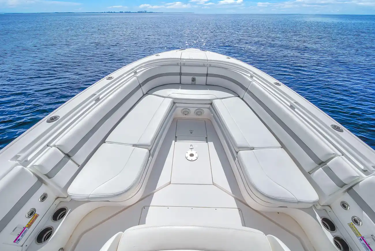 Thumbnail von Intrepid 327 CC Our Season