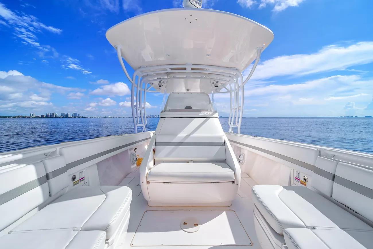 Thumbnail von Intrepid 327 CC Our Season