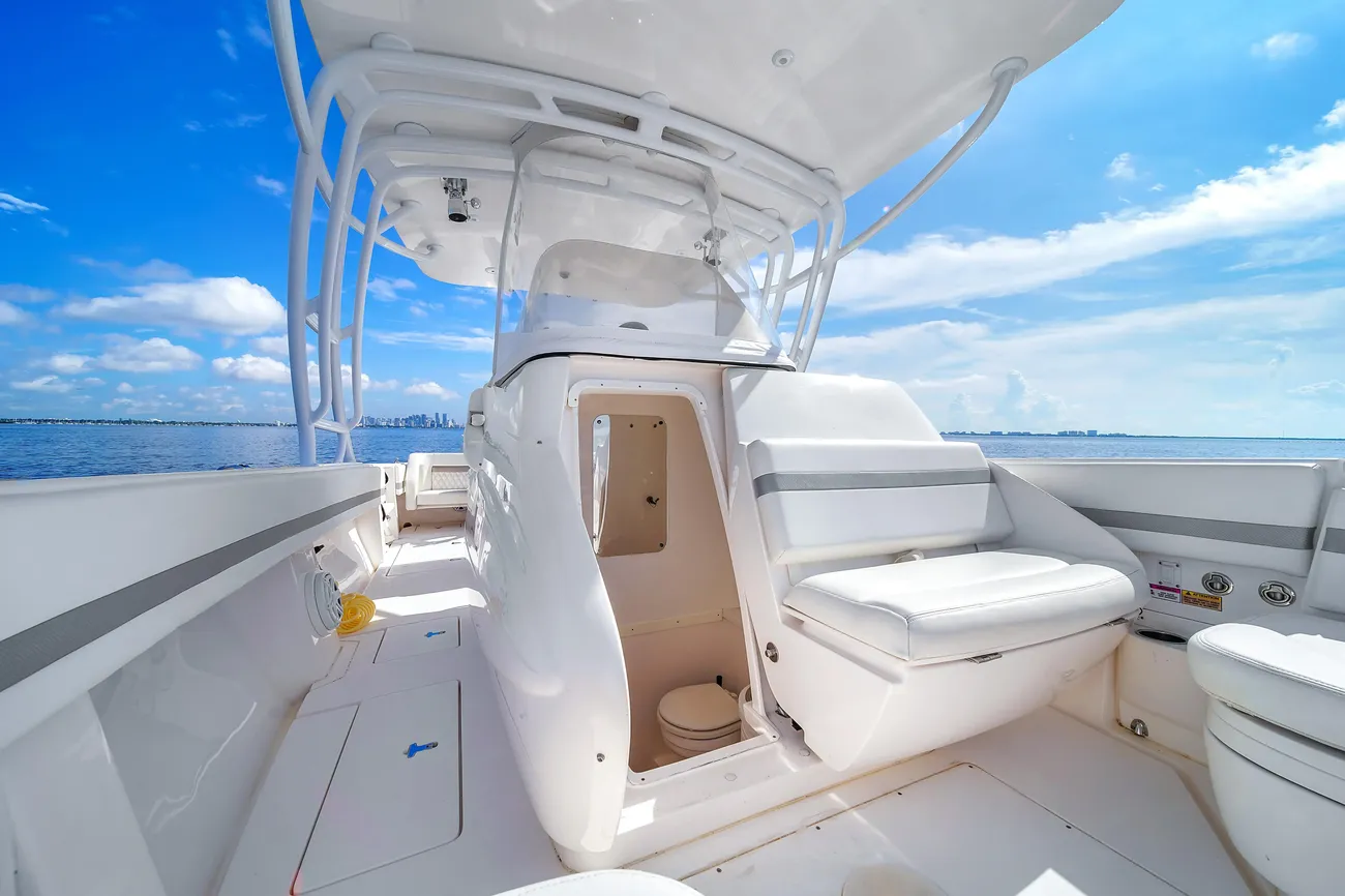 Thumbnail von Intrepid 327 CC Our Season