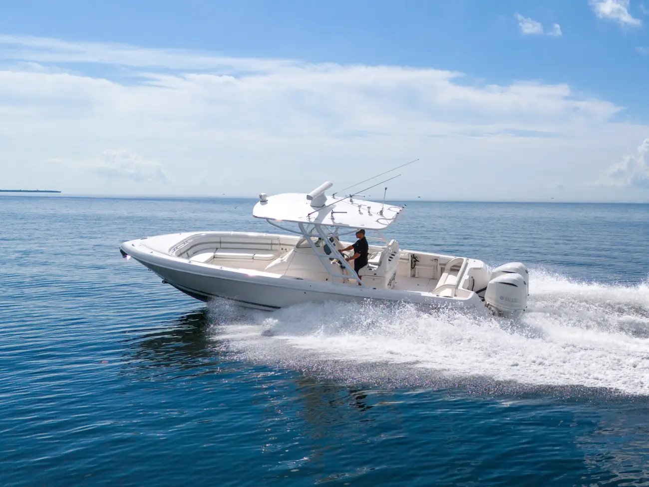 Thumbnail von Intrepid 327 CC Our Season