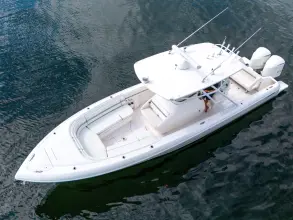 Thumbnail von Intrepid 327 CC Our Season