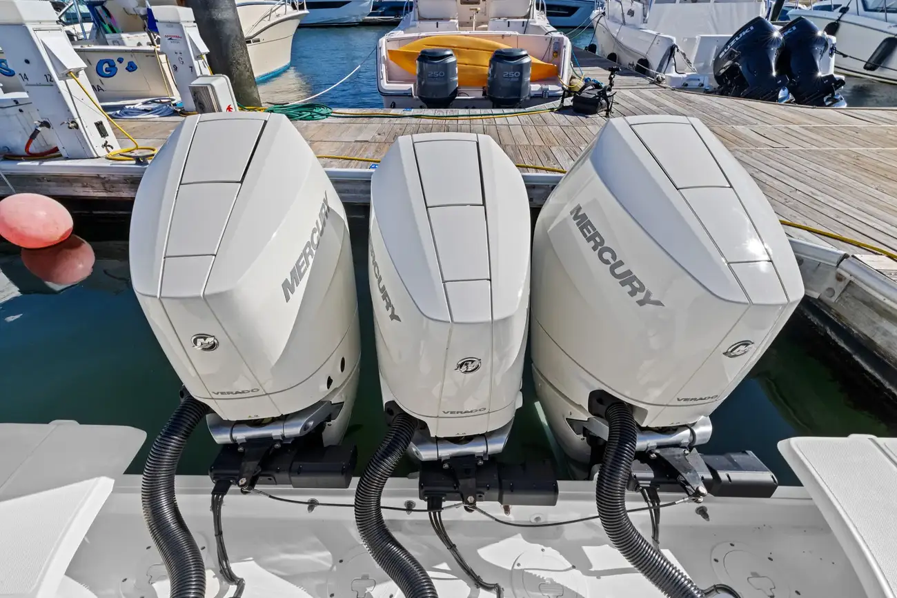 Thumbnail von Boston Whaler 380 Outrage