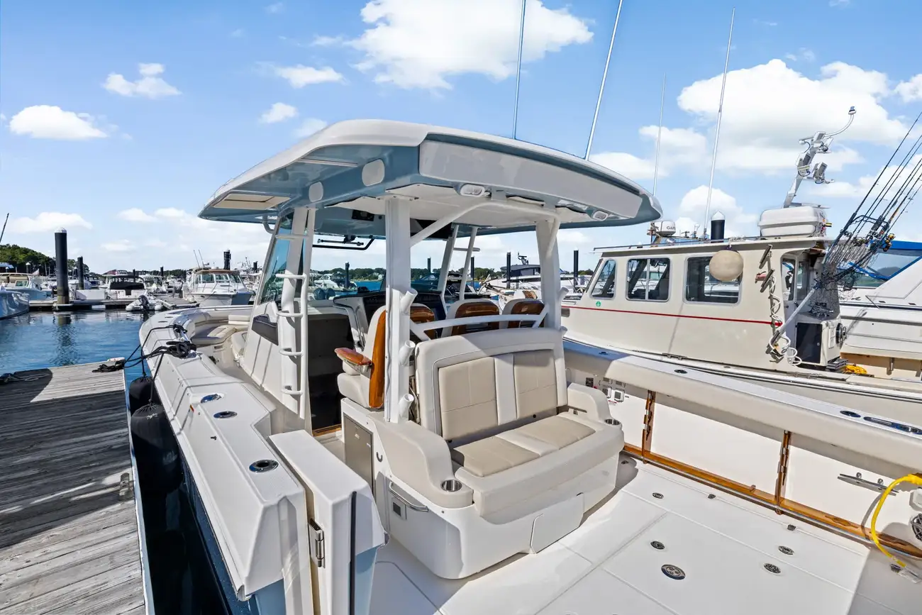 Thumbnail von Boston Whaler 380 Outrage