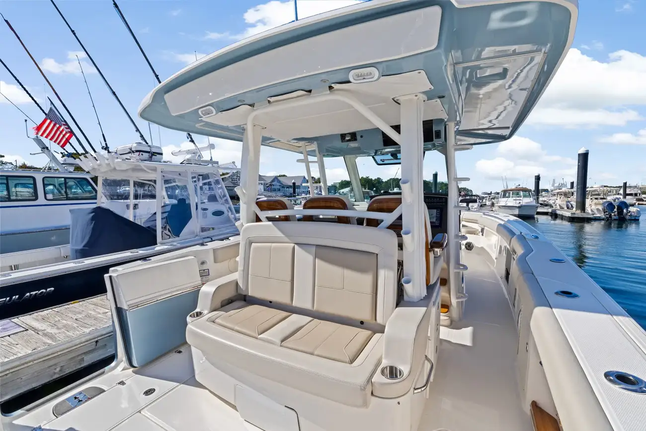Thumbnail von Boston Whaler 380 Outrage