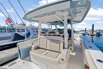 Thumbnail von Boston Whaler 380 Outrage