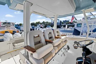 Thumbnail von Boston Whaler 380 Outrage