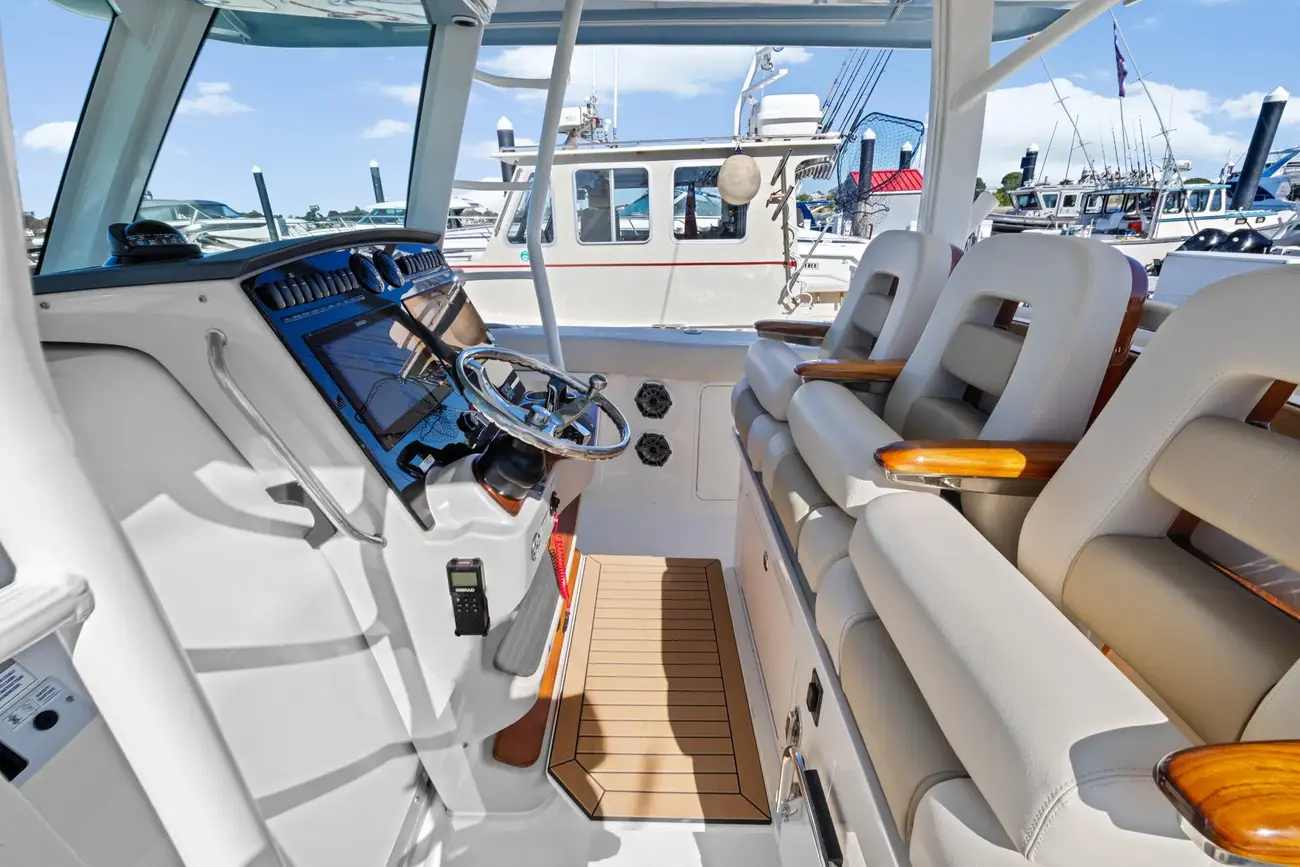 Thumbnail von Boston Whaler 380 Outrage